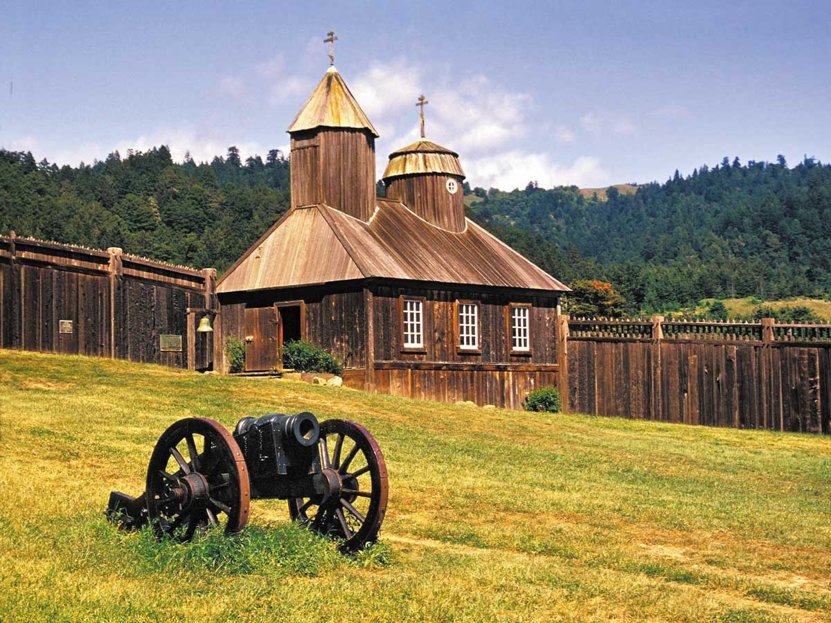 11 сентября 1812 г. основан Форт Росс (англ. Fort Ross) - первое европейское поселение и крепость на побережье северной Калифорнии